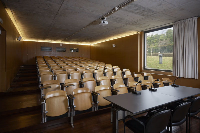 Auditorium for up to 90 people
